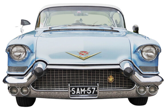 Mauno Koiviston kulkupeli ja 1940-luvun ökyauto - autoklubin puheenjohtaja esittelee jenkkirautojen helmet