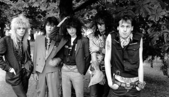 Hanoi Rocks syksyllä 1982, jolloin Oriental Beat ilmestyi. Kuvassa Mike Monroe (vas.), Nasty Suicide, Sam Yaffa, Razzle ja tietysti Andy McCoy.