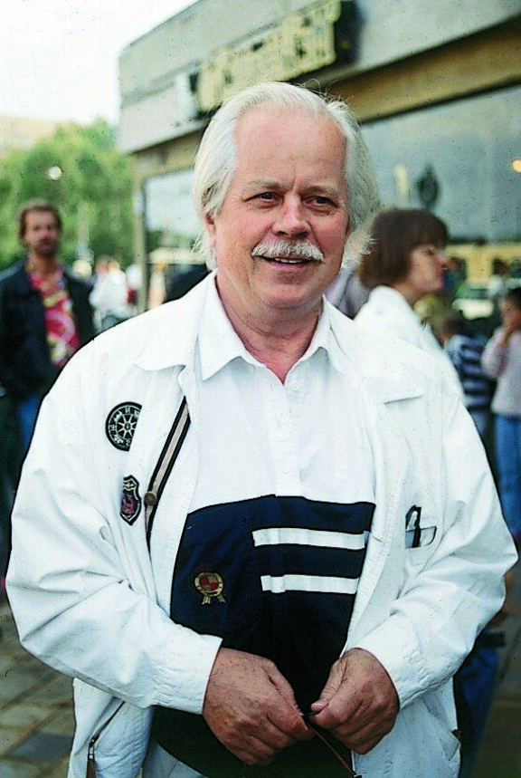 Monitoimimies Simo Salminen (1932–2015) oli pellehyppyjen mestari.