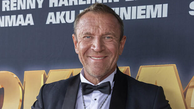 Renny Harlin ja KISS-yhtyeen Gene Simmons yhteistyössä – ”Pääsen viemään elokuvakatsojat heidän elämänsä pelottavimmalle lentomatkalle” renny harlin