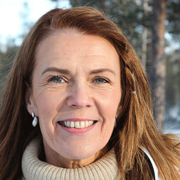 Elina on kiinnittänyt Asgeirin huomion ensitapaamisesta asti. Elina
