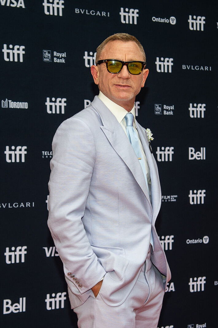 Kalat, kuten Daniel Craig nauttii erotiikasta Rapujen, Skorpionin ja Neitsyen kanssa. Kalat, kuten Daniel Craig nauttii erotiikasta Rapujen, Skorpionin ja Neitsyen kanssa.