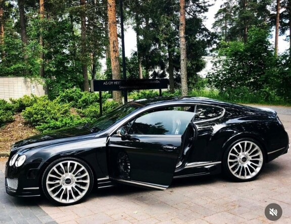 Arman Alizadin auto on harvinainen suomalaisilla maanteillä, sillä se on Mansory-pajan modifioima Bentley Continental GT.
