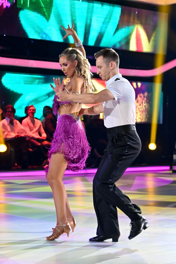 Sointua opastaa tanssin pyörteissä Henri Tanner.