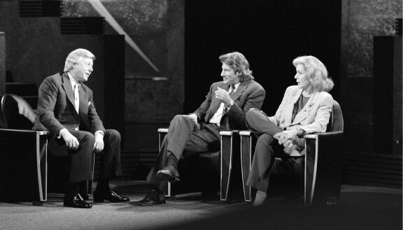 Tv-juontaja Michael Aspel loukkasi tietämättään nuorta Richard Gereä. Samassa lähetyksessä vieraili näyttelijä Lauren Bacall.
