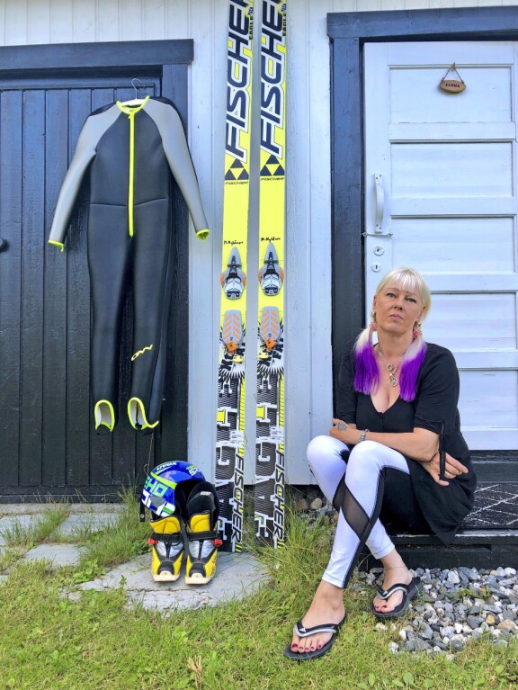 Matti Nykäsen kuoltua paljastui, että hänellä oli ulosottovelkaa. Koska Pian ja Matin talo oli yhteinen, vouti uhkasi laittaa talon myyntiin. Lopulta velka hoitui ja Pia saa asua talossa leskenoikeudella.