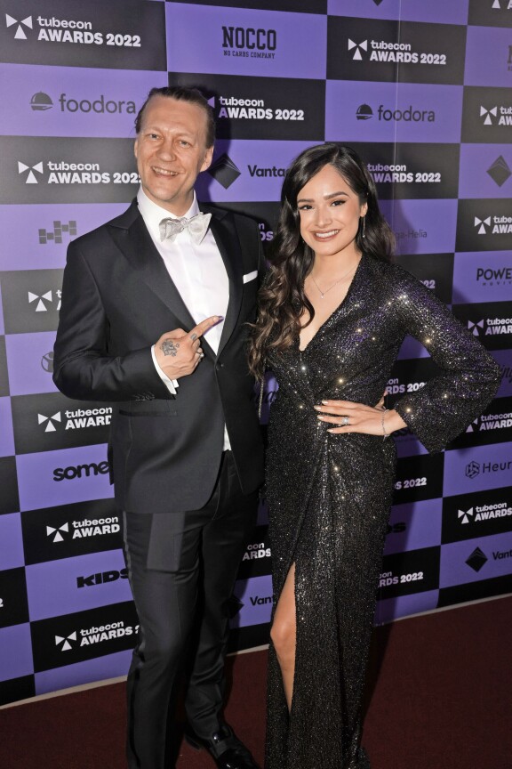 Jukka ja Chachi Hildénin julkkisperhe velloo rahavaikeuksissa. Molemmilla on runsaasti ulosottoja.