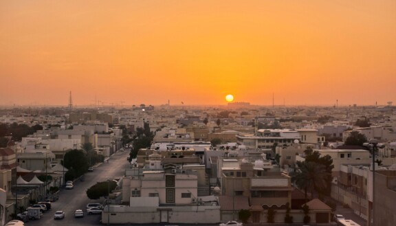 Saudi-Arabian pääkaupunki Riad kuvattuna auringonlaskun aikaan keväällä 2021.
