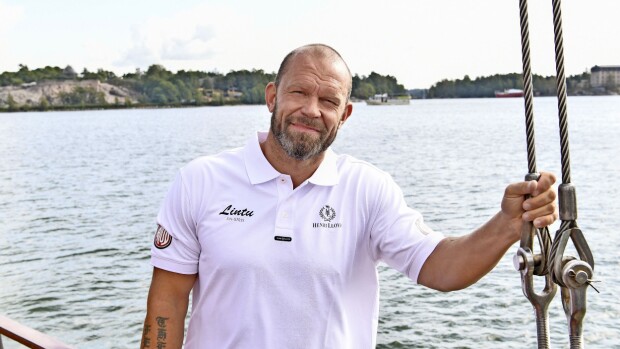 Jere Karalahti unohti isänpäivän - Nannalta herkkä viesti exälleen