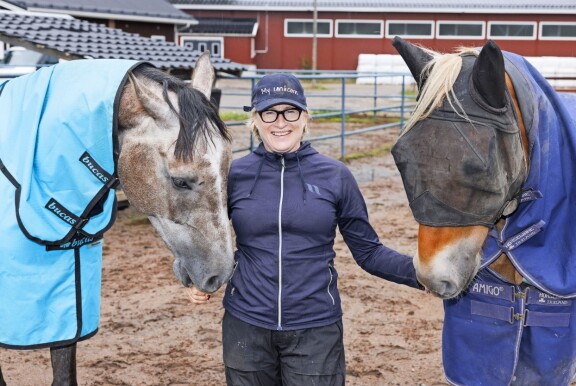 – Sisäinen hikeni on vaihdevuosien vuoksi sen verran kova, että on vain kivaa, ettei enää ole kuuma, Katja nauraa.