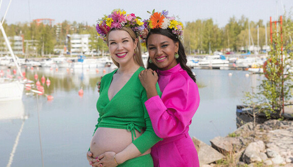 Kesällä 2023 ohjelmaa toimittivat Tuija Pehkonen ja Susani Mahadura. Kesaterassi