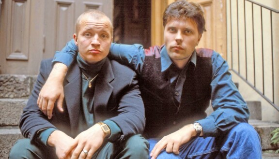1990-luvun kotimaisen tv-journalismin ykköstykit: Simo Rantalainen & Jari Sarasvuo.