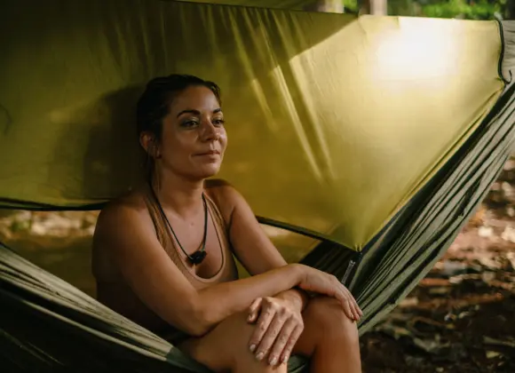 Viidakon tähdet: Amanda Harkimo järkyttää puukottamalla kaveriaan selkään – kaksi putoaa kisasta