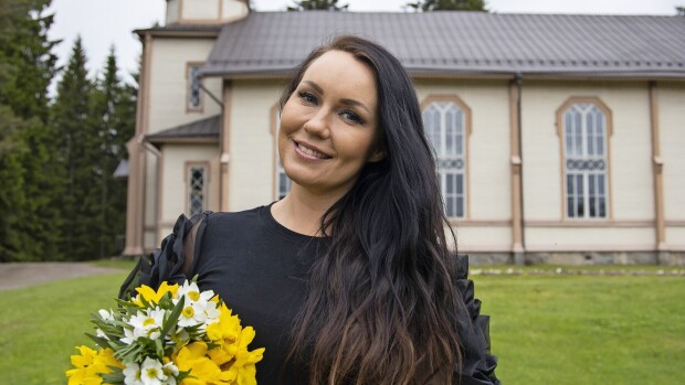 Saija Tuupanen huolestutti faninsa poistumalla kesken keikan – näin hän voi nyt