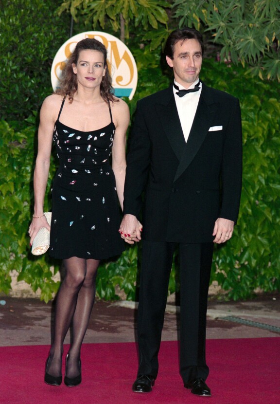 World Music Awardseissa vuonna 1996 Stéphanie poseeraili ensimmäisen aviomiehensä Daniel Ducruet'n kanssa.