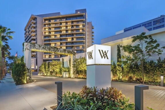Sannan yö viiden tähden Waldorf Astoria -hotellissa maksoi halvimmillaan 800 euroa.