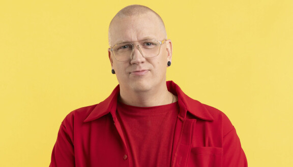 Arttu Wiskari löysi tiensä suomalaisten tietoisuuteen vuonna 2010 läpimurtohitillään Mökkitie ja myöhemmin vuonna 2011 julkaistulla debyyttialbumillaan Arttu Wiskari.