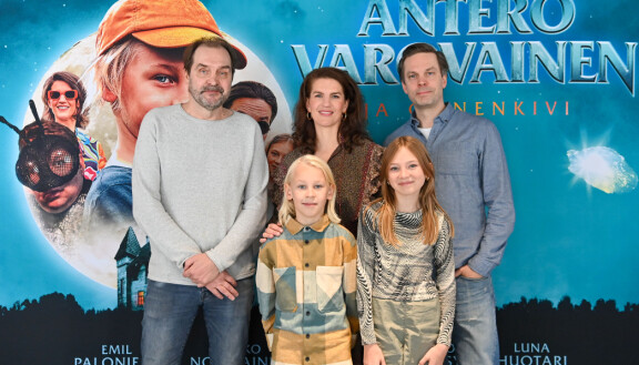 Arto Halosen (vas.) ohjaamaa elokuvan rooleissa nähdään Emil Paloniemi, Maria Ylipää, Luna Huotari ja Mikko Nousiainen.