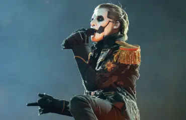 Maskibändi Ghost kuvasi keikkansa elokuvaa varten – ”Onneksi minun ei tarvinnut nähdä kaikkia niitä saatanan älypuhelimia yleisössä”