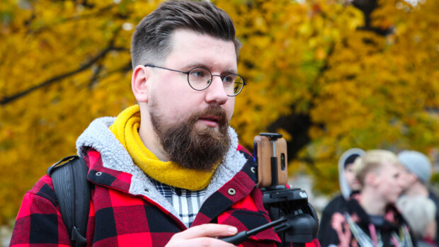 Oho! Sebastian Tynkkynen edusti poikkeuksellisessa asussa