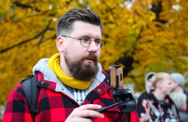 Oho! Sebastian Tynkkynen edusti poikkeuksellisessa asussa