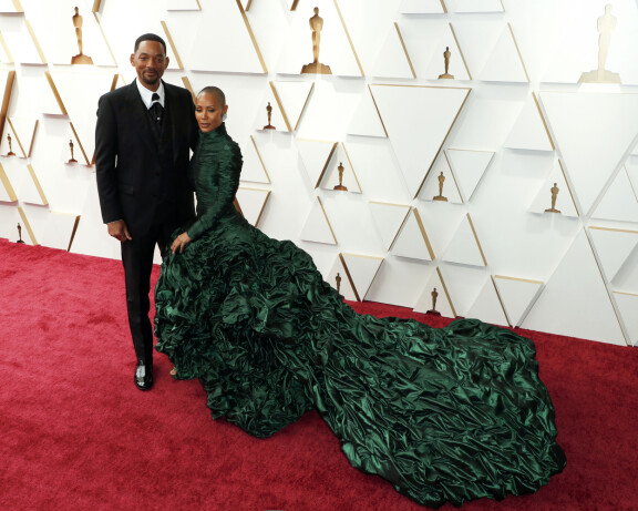Will ja Jada historiaan jääneenä Oscar-iltana punaisella matolla.