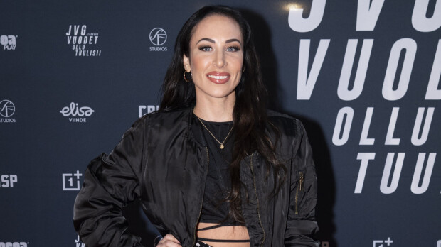 Laulaja Janna sai viestin itse legendalta – Anna Puukin hämmästelee: ”OMG”