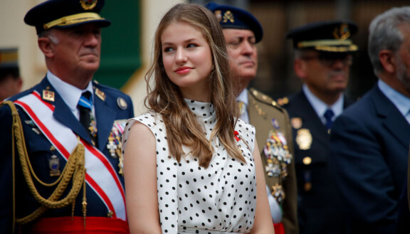 Leonor on aiemmin nähty perinteisen hienostuneissa mekoissa.