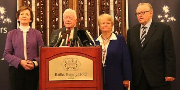 Martti Ahtisaari teki vuonna 2011 kolmen päivän vierailun Pohjois-Koreaan Yhdysvaltain ja Irlannin ex-presidenttien John Carterin ja Mary Robinsonin sekä Norjan ex-pääministerin Gro Harlem Brundtlandin kanssa.