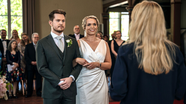 Sulhasen suloinen moka naurattaa – morsian hölmistyy tilanteesta täysin: ”Mä voisin ottaa kans”