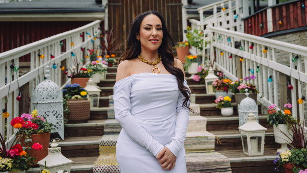 Ovatko julkkisvanhemmat taakka? Janna avoimena Vain elämää -ohjelmassa: iso salaisuus äidin ja isän selän takana