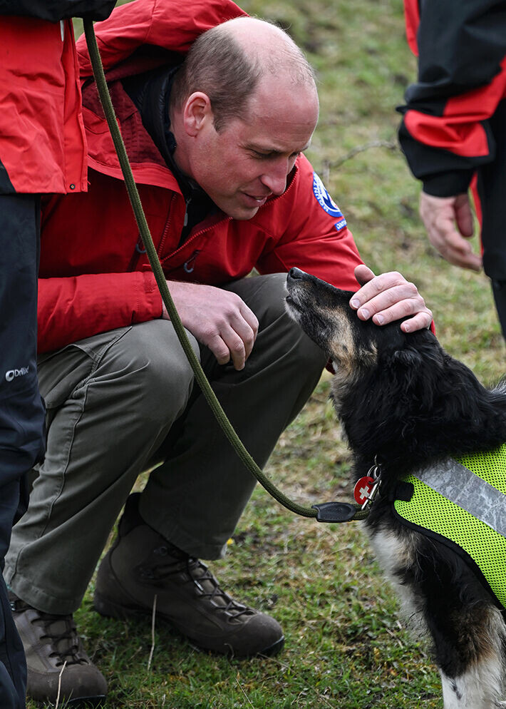 Huhtikuussa William tutustui pelastuspartion toimintaan Walesissa. Walesin prinssi William