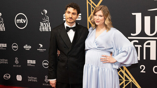 Tässä eroottisessa draamassa Saara Kotkaniemi tutustui sveitsiläismieheensä – rohkea traileri julki Saara ja Nicola