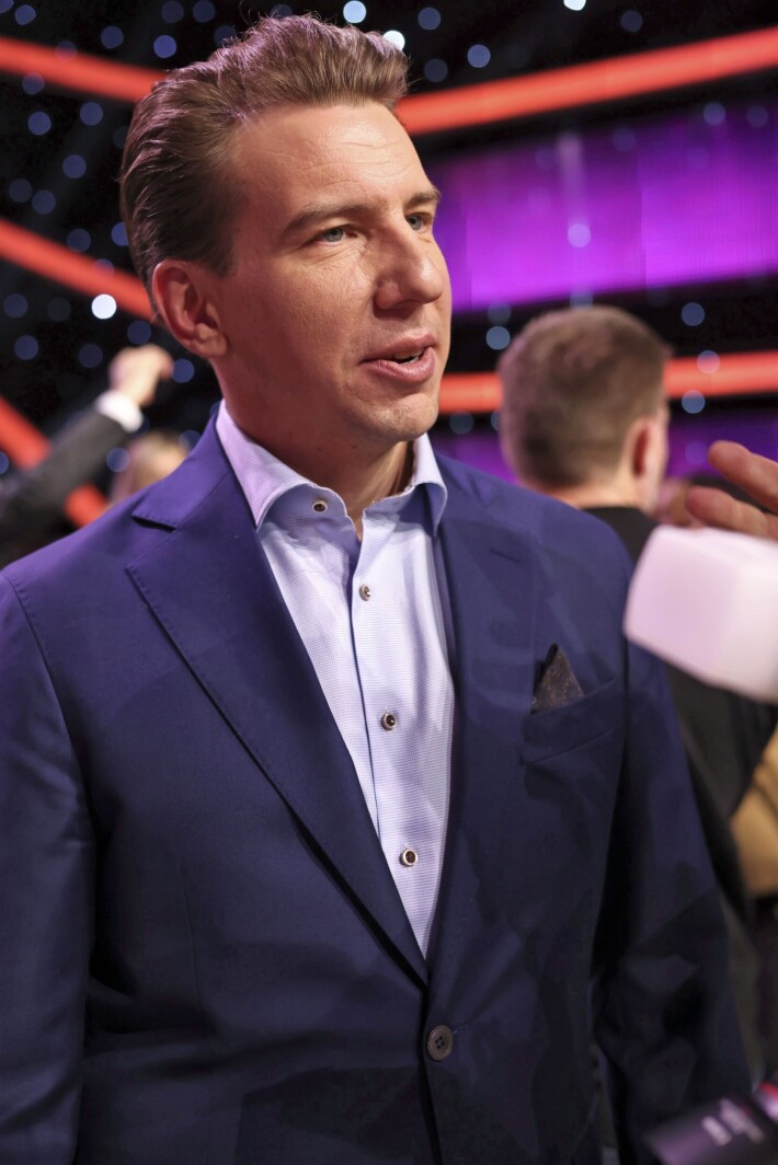 Useat julkkisnaiset ovat joutuneet Akun huomion kohteeksi. Useat julkkisnaiset ovat joutuneet Akun huomion kohteeksi.