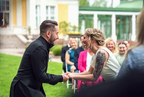 Waltterin ja Julian yhteinen sävel kantautuu kotikatsomoihin saakka. Jaksojen edetessä jotain kuitenkin tapahtuu.