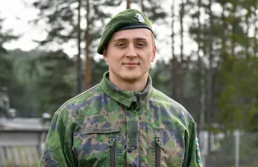 Varusmiespalvelusta suorittava Eetu Selänne: ”Jenkkifrendini kuittailevat”