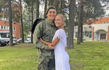 Eetu Selänne elää Kainuun korvessa Abbey-rakkaansa kanssa – yllättävä tunnustus yhteisistä illoista