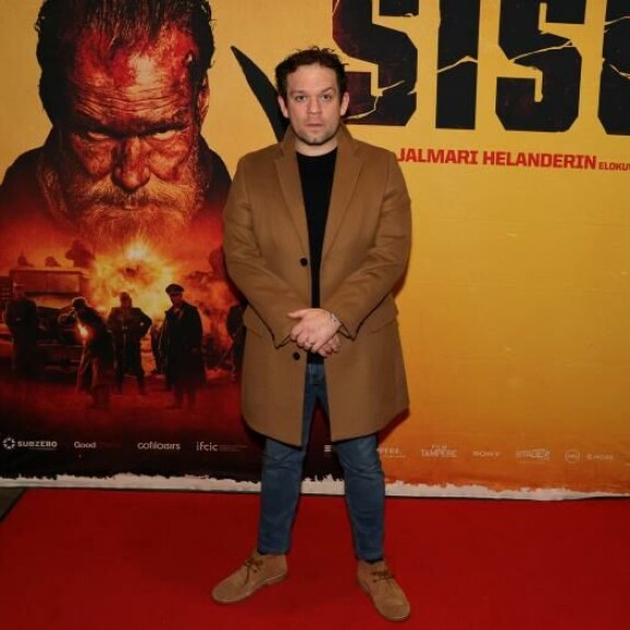 Jack Doolan oli vaikuttunut Jorma Tommilan ja koko Sisun työryhmän työskentelystä. Jack Dooley oli vaikuttunut Jorma Tommilan ja koko Sisun työryhmän työskentelystä.