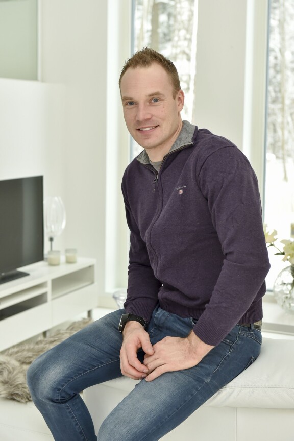 Jari-Matti Latvalan auto otti kovaa osumaa Tuurin SM-rallissa, mutta kuski ja kartturi selvisivät ehjinä.