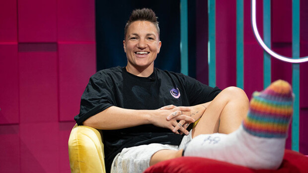 Elina Gustafsson joutui nakkikioskitappeluun bodareiden kanssa – poliisit paikalle kuutamolla