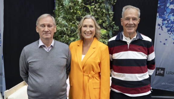 Hannu-Pekka Hänninen ja Urheiluruudun perustaja Anssi Kukkonen ovat jo eläkkeellä. Inka Henelius toimittaa Urheiluruutua edelleen ja on työskennellyt Ylellä vasta 20 vuotta.
