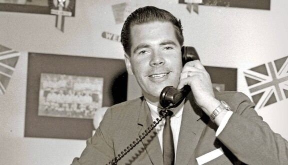Anssi Kukkonen perusti Urheiluruudun 29-vuotiaana. Kuva on ohjelman aloitusvuodelta 1963.