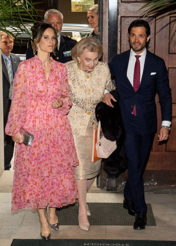 Prinsessan tyylikkäät asut ovat usein huomion keskipiste.