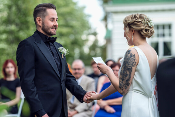 Waltterin ja Julian yhteinen taival alkaa lupaavasti, mutta pian heidän tielleen osuu jos jonkinlaisia vastoinkäymisiä.