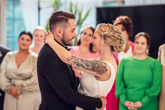 Waltteri kuvailee parin häissä nähtyä käytöstä ällösöpöilyksi.