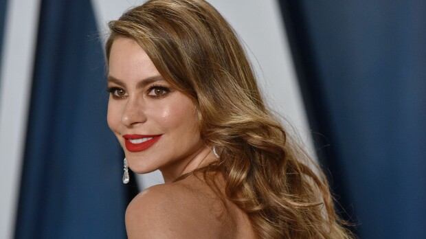 Oho! Vasta eronnut Sofia Vergara illallisti kirurgikomistuksen kanssa