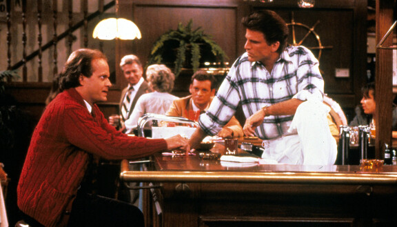 Frasier Crane esiteltiin vuonna 1984 Cheers-sarjassa. Hänet nähtiin yli 200 jaksossa.
