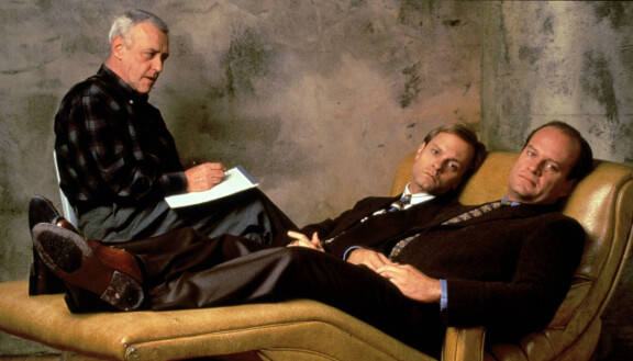Frasierin uusien jaksojen käsikirjoitus meni uusiksi, kun näyttelijä John Mahoney kuoli ja David Hyde Pierce kieltäytyi jatko-osista.