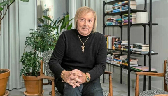 Danny paljastaa todistaneensa, miten Spede uhkaili mustalla nahkahansikkaalla toimittajaa. – Se oli Mustan Käden hetki, Danny kertoo.
