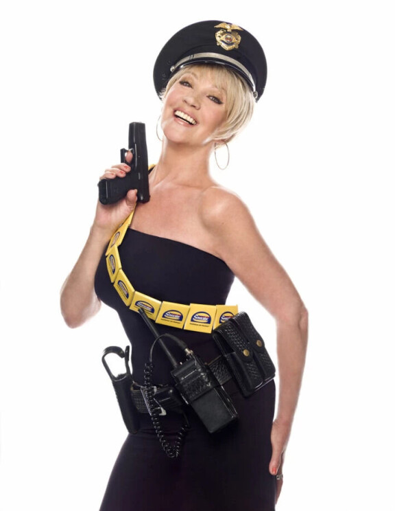 Hannele Lauri osaa heittäytyä kuvauksissa.